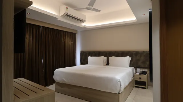 Hotel guest room, Edappally